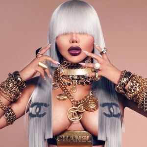 Meet your Posher, Monique